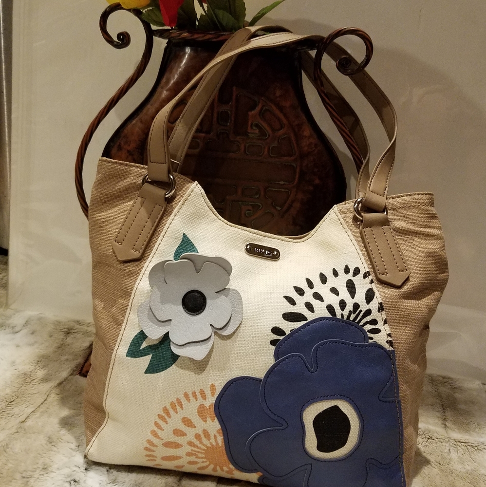 Relic shoulder bag